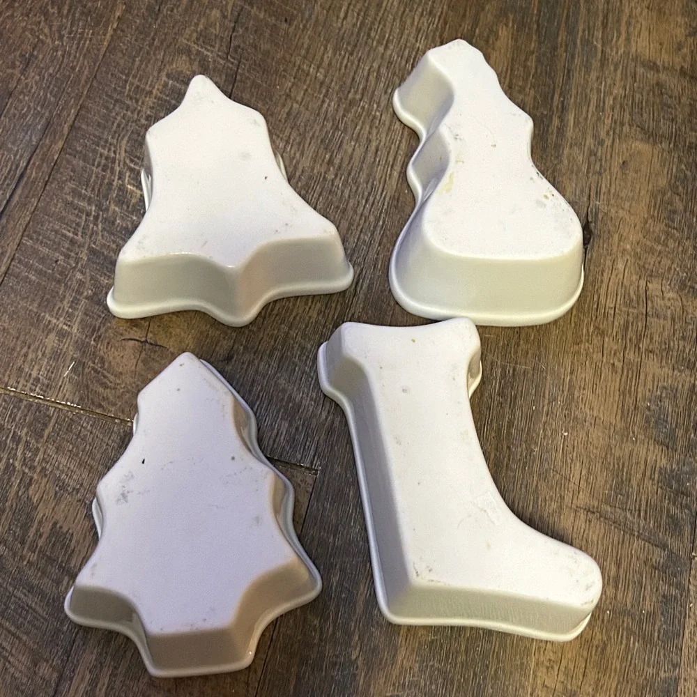 Williams Sonoma Holiday Ramekins Christmas Tree Stocking Bell Snowman Set‎ of 4